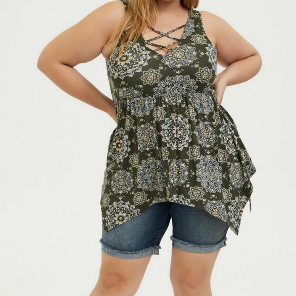 TORRID SUPER SOFT V-NECK HANDKERCHIEF BABYDOLL TOP SIZE 2X